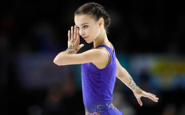 乌克兰知名球员在空袭中身亡,乌克兰遭受炮弹打击一对母子死亡