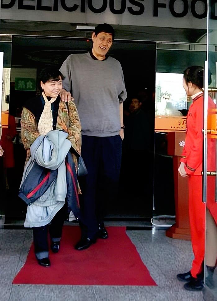 穆铁柱时期的男篮名单,篮球巨人穆铁柱身高