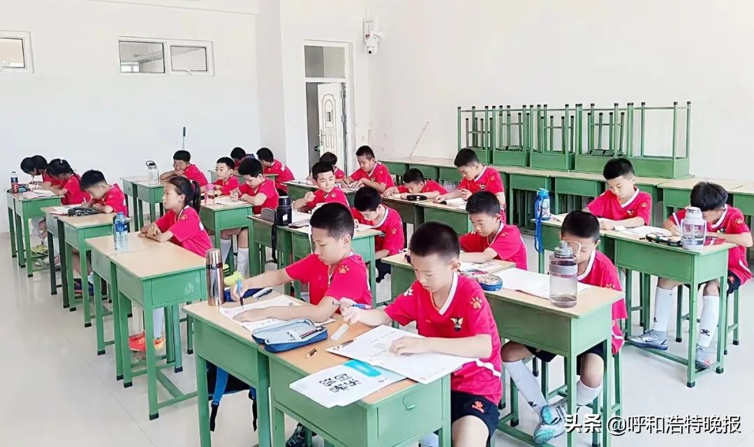 集训营开班啦图片,足球青训营开营免费招募足球少年