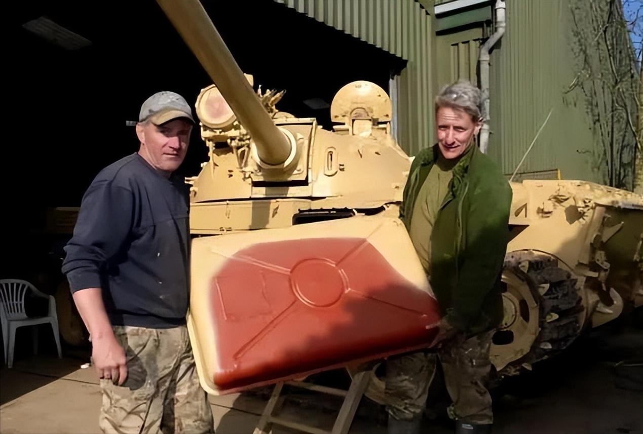 英国买坦克捡到金条,英国大叔买坦克