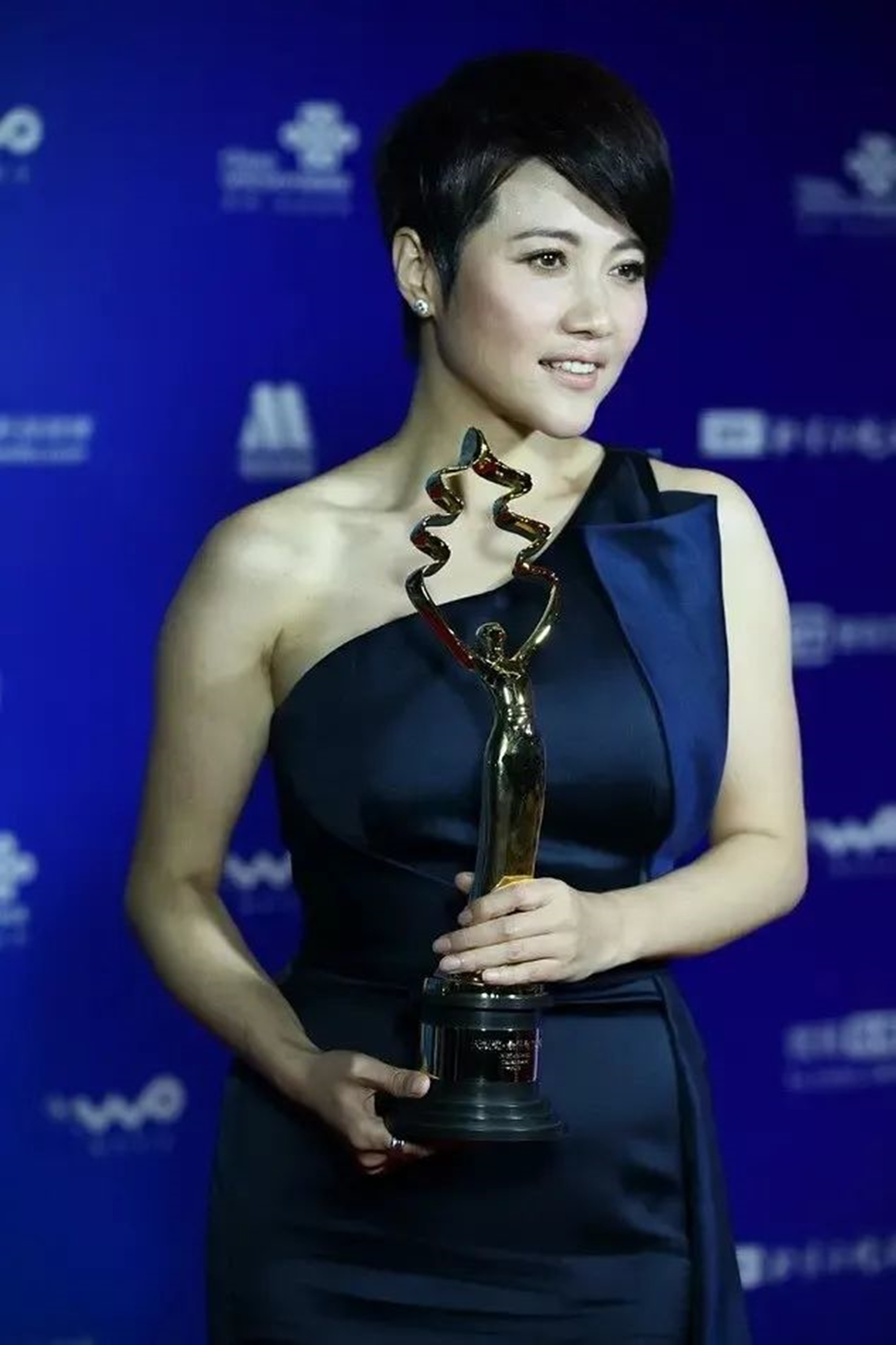 不贪图便宜清正廉洁的人,不贪图名利钱财的人物