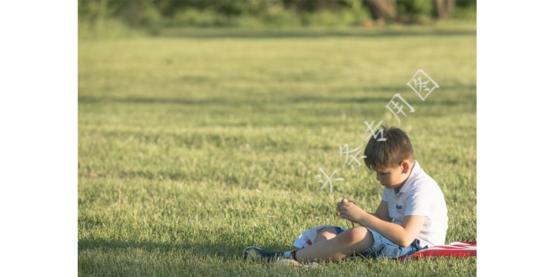 带孩子去亲戚家玩被忽略,带孩子去玩把孩子弄丢了