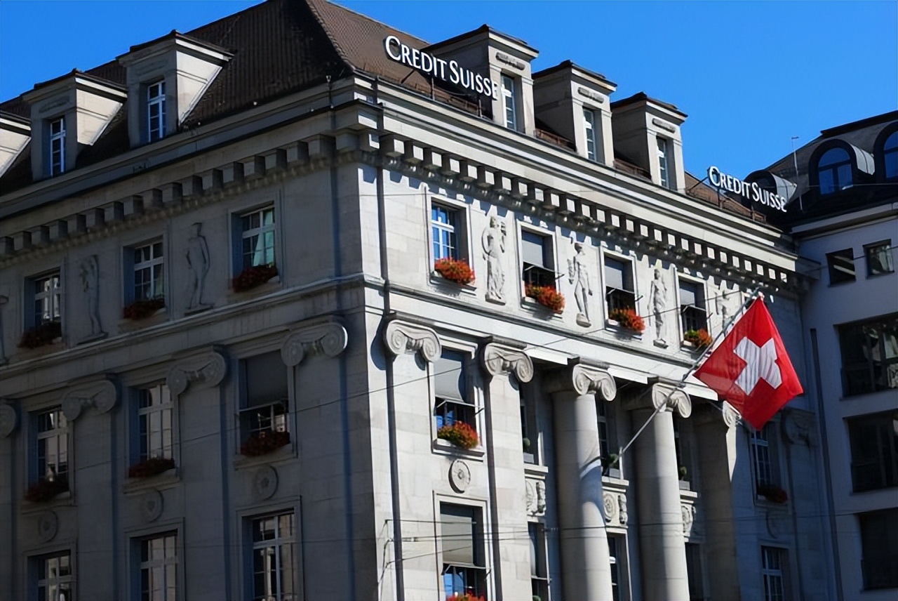 瑞士扬言制裁中国,称中国人在瑞银存了7.8万亿,网友:差点信了