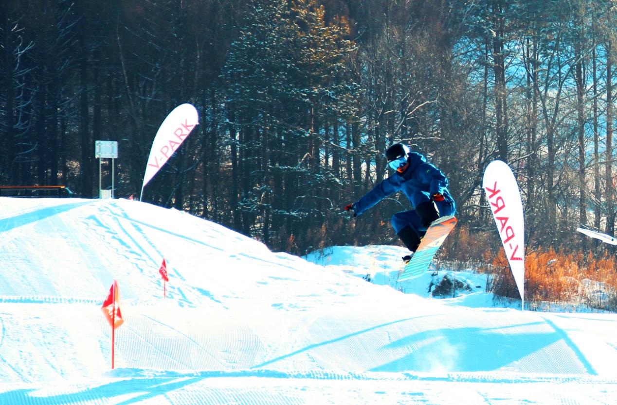 中国最佳滑雪场万科松花湖,松花湖滑雪打卡视频