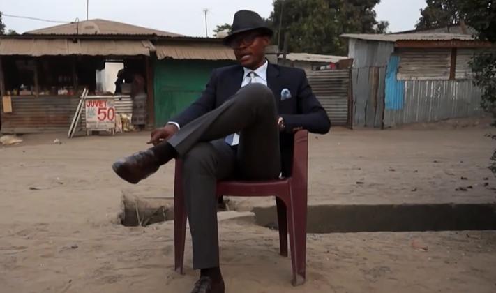 非洲穷人*款贷**20万买名牌，饿得吃树叶，也要买4万的鞋子出门显摆