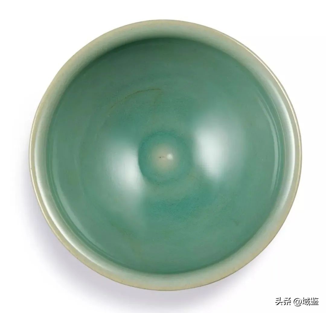 远山含翠美不胜收！明永乐翠青釉VS南宋龙泉窑...