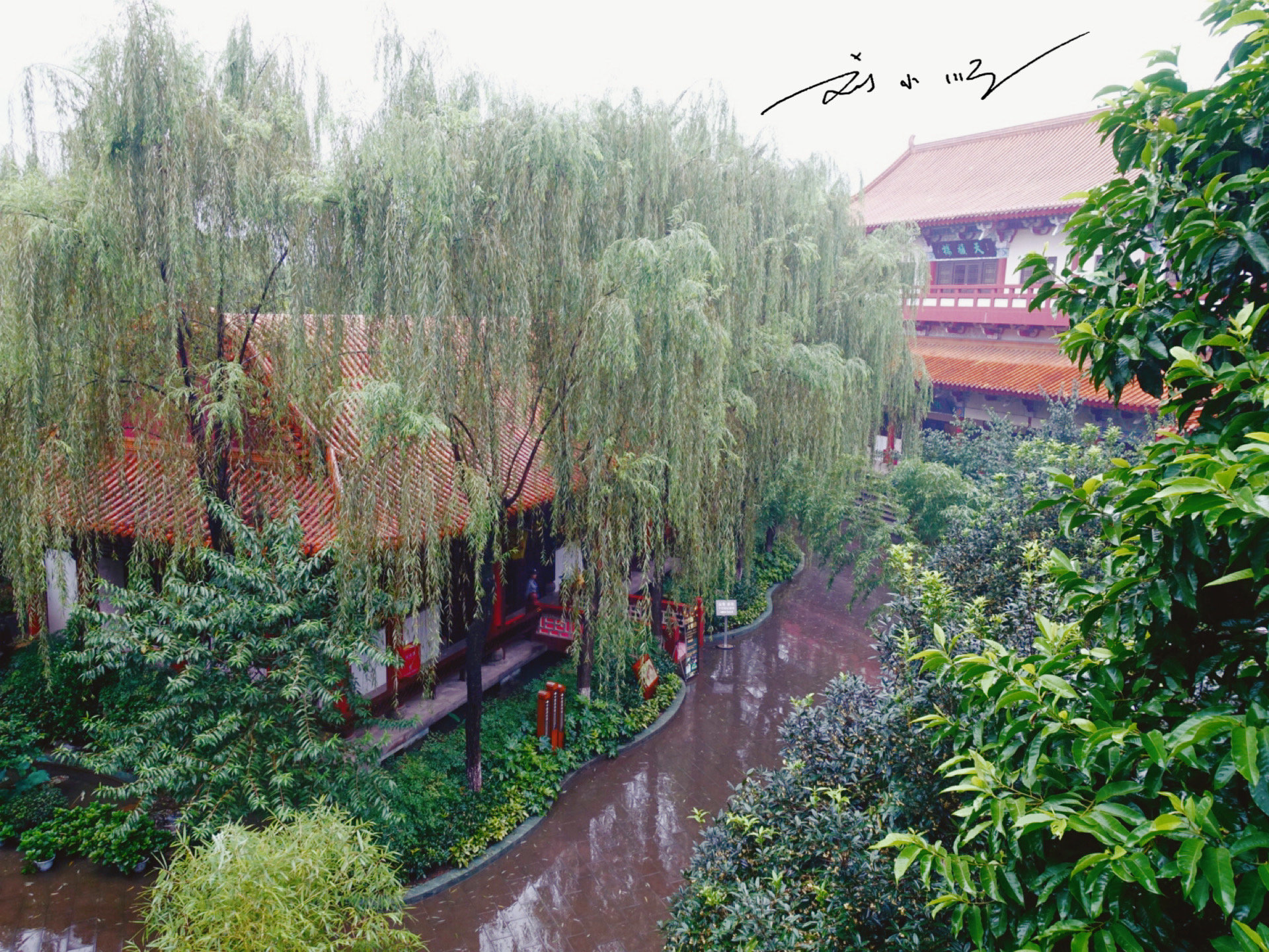 贵州茅台酒驰名中外,贵州省茅台镇出名酒厂