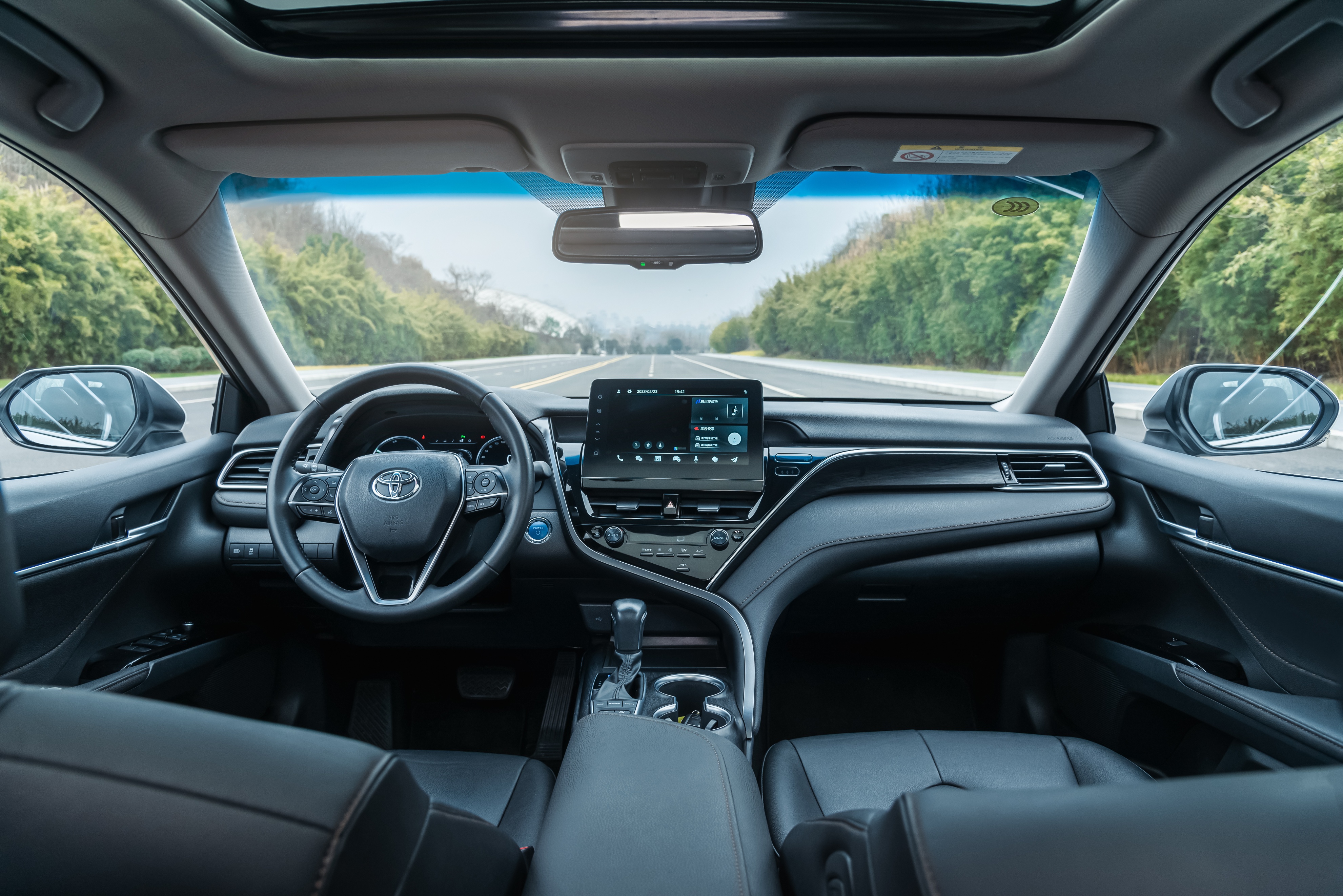 凯美瑞第八代：五年增配不加价，性价比领跑中高级旗舰车市