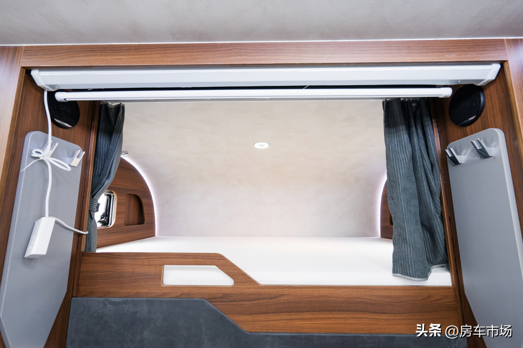 赛德卡700p房车是哪个品牌,最新款五十铃轻卡升顶带拓展房车