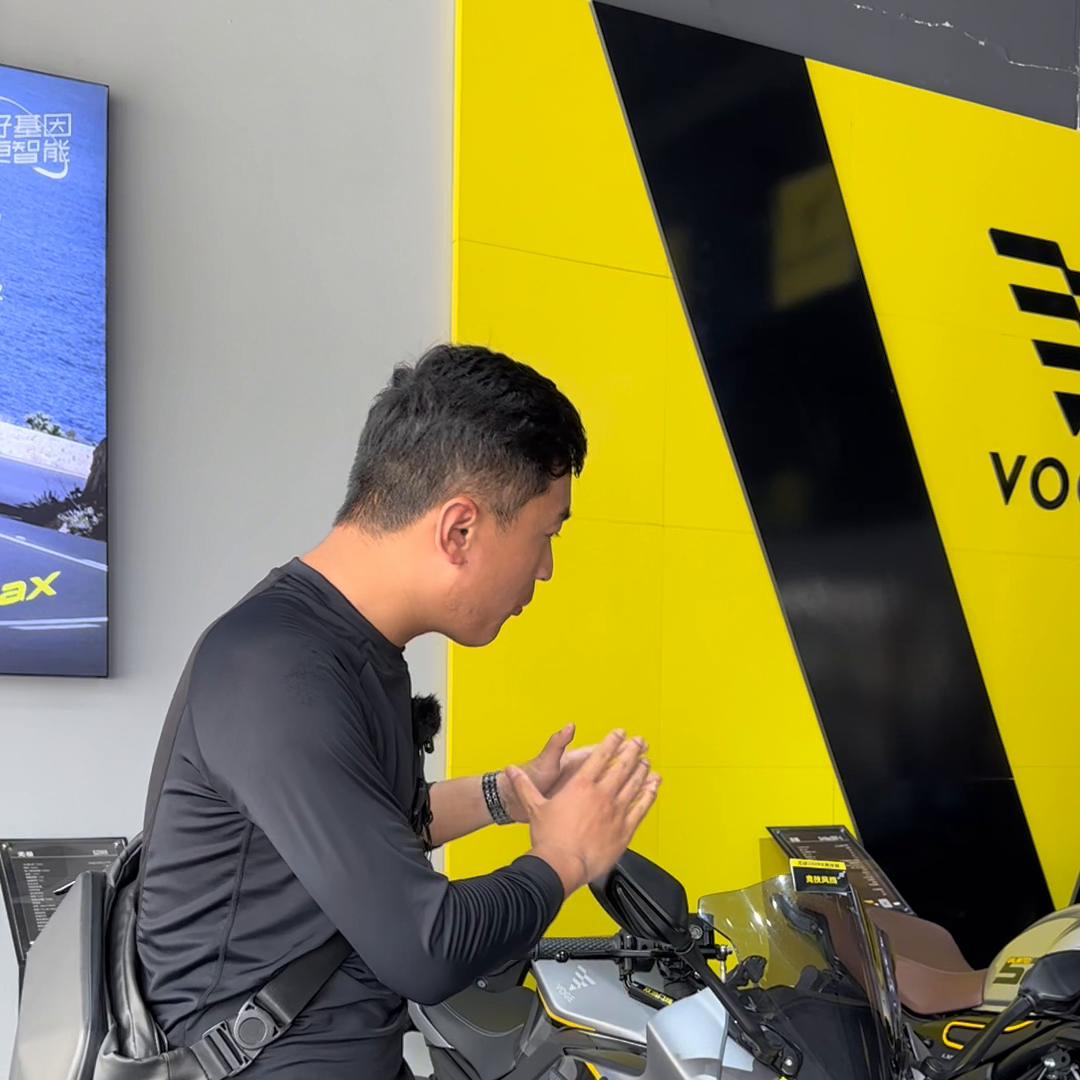 隆鑫无极sr250gt2024款,隆鑫无极cu250巡航踏板