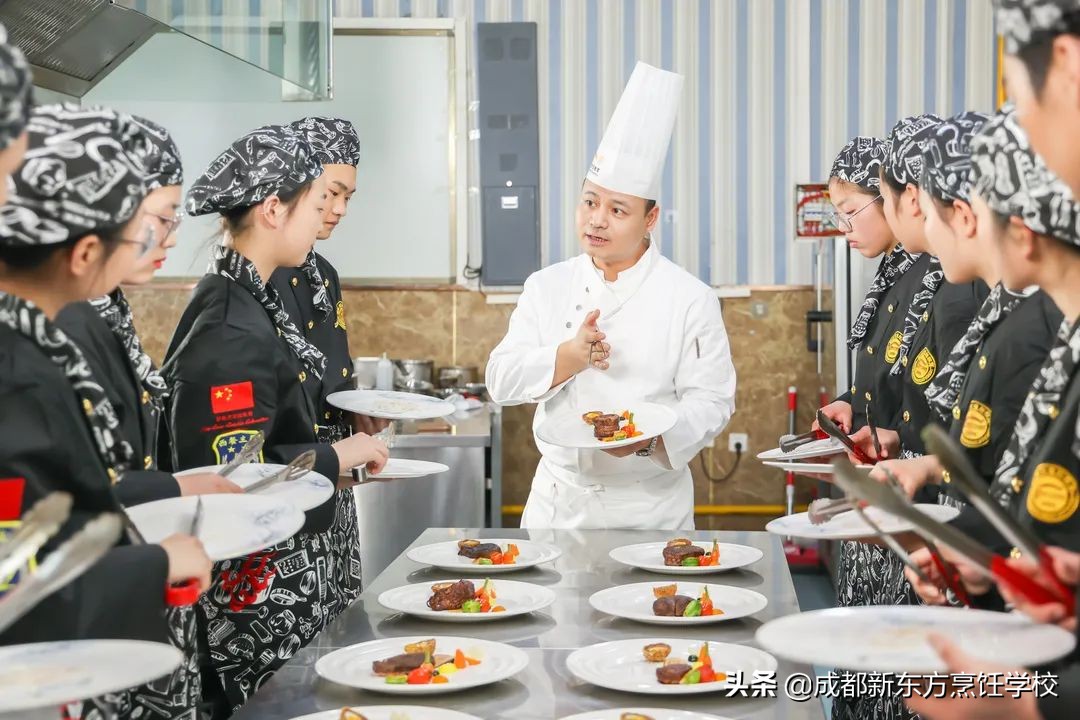 做铁板烧厨师怎么样才有出息,30几岁了还在做厨师有出息吗