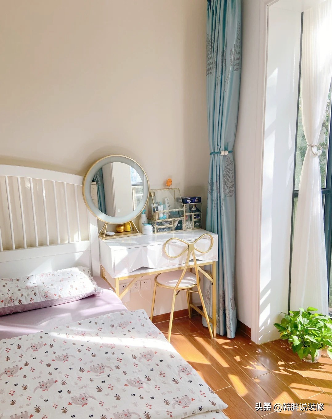 终于搬新家,客厅天花板刷什么乳胶漆好看