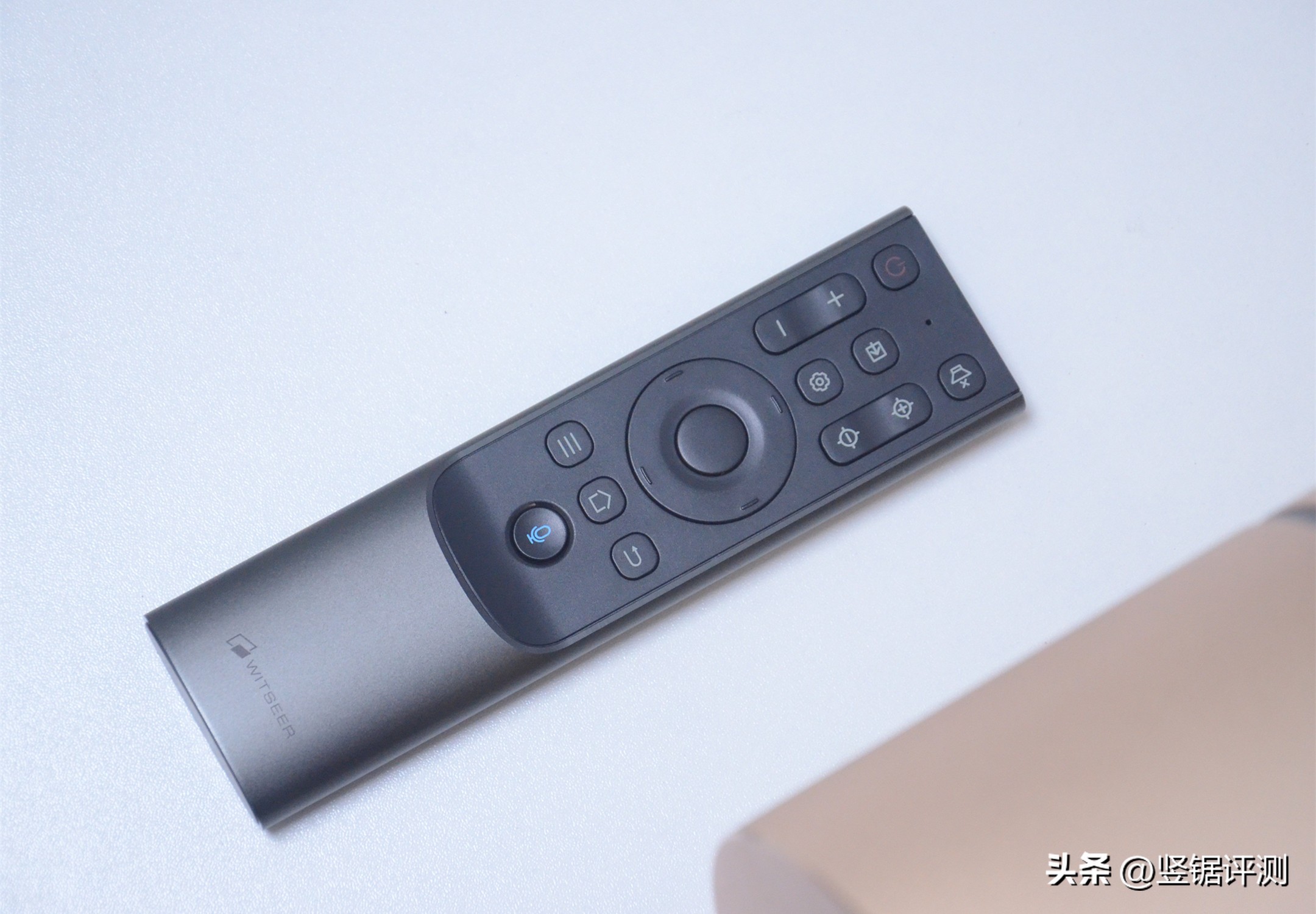 能将空墙变成“百英寸电视”？慧示全能投PLUSH3超短焦投影仪评测