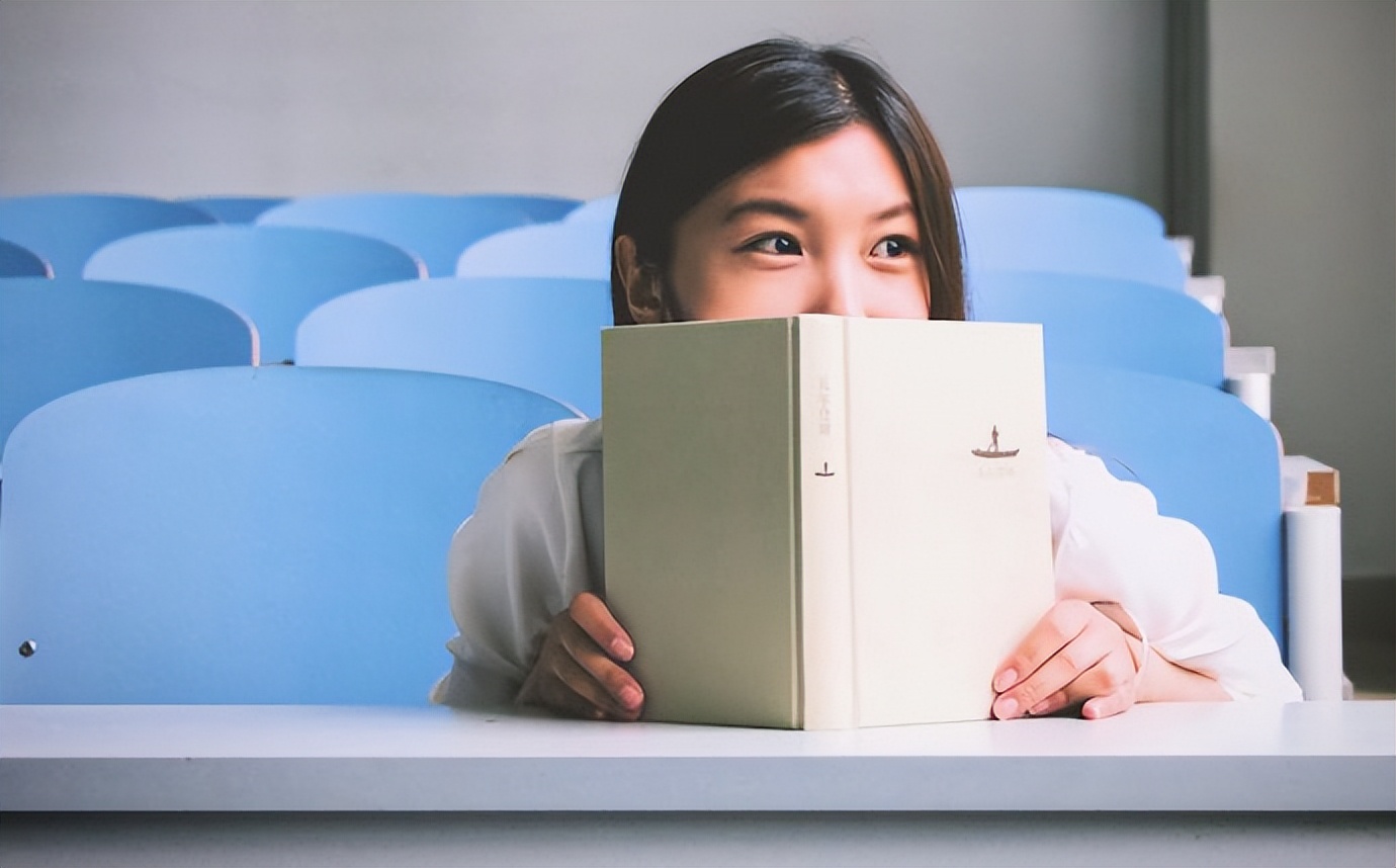 孩子内向理科男孩应该选什么专业,文科内向男孩子适合报什么专业