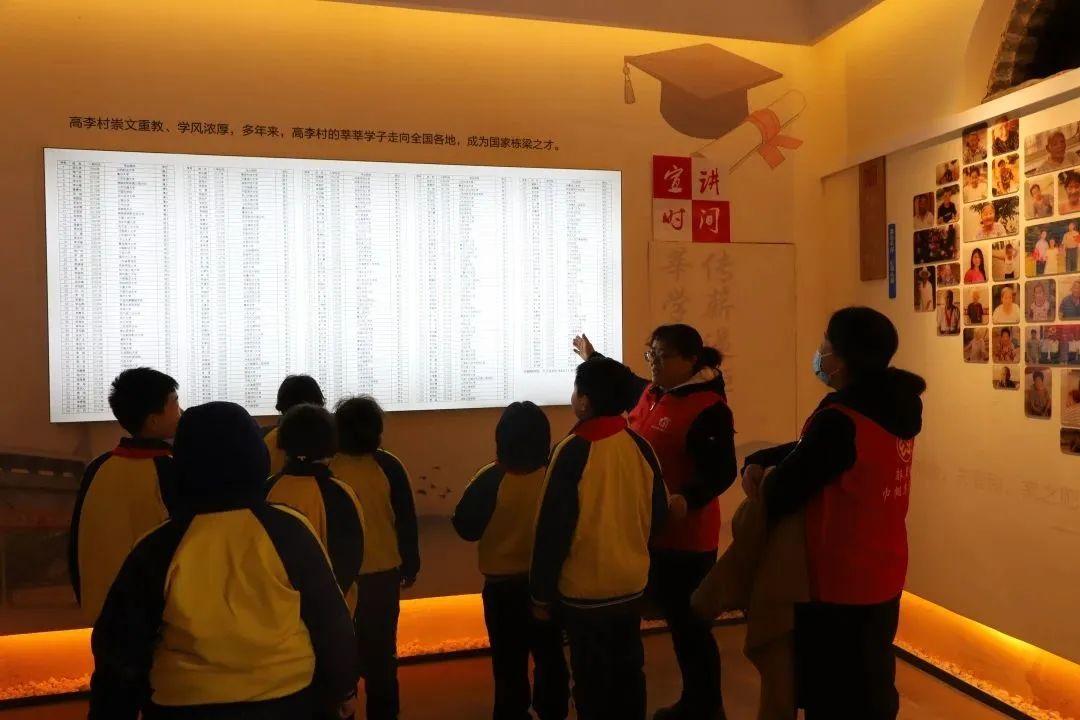 开展擦亮文明窗口志愿服务活动,志愿服务汇聚爱心为文明添彩