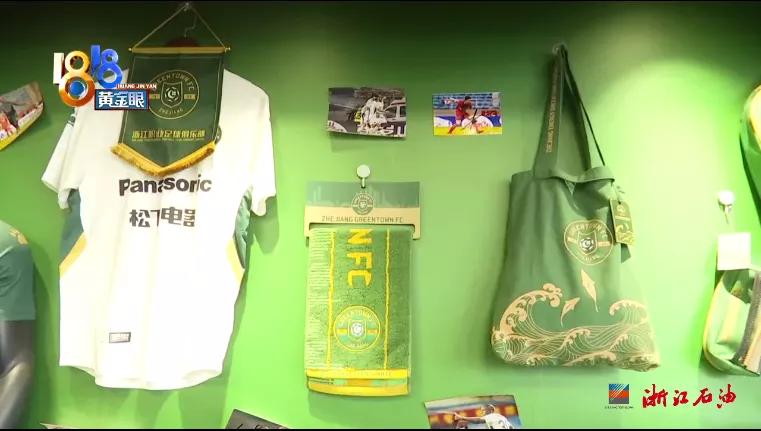 浙江足球加油,浙江队重返中超球迷包下公交车