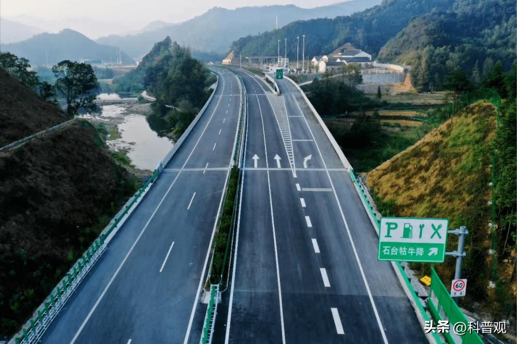 日均收入十几亿元，为啥高速公路依旧连年亏损，收的钱都哪去了？