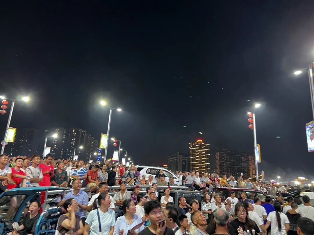 璐靛窞鏉戣秴鐜板満鐩存挱,璐靛窞鏉戣秴鐩存挱