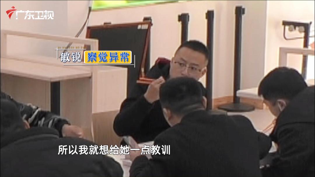 当目睹有人胁迫购买网络*力暴**，男士霸气赶人：我就数三个数！