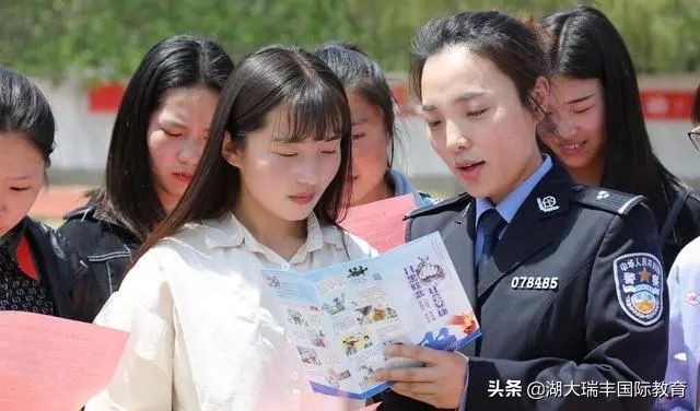 上海市公务员和国考哪个待遇好,深圳公务员国考和市考待遇哪个好