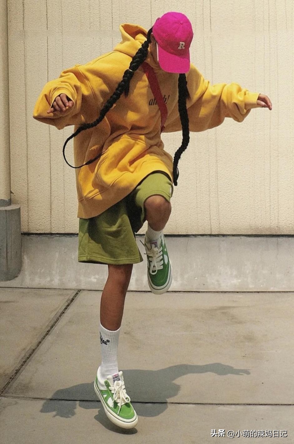 别再穿运动鞋、马丁靴了，今秋流行“滑板鞋”，时髦显瘦还不累脚