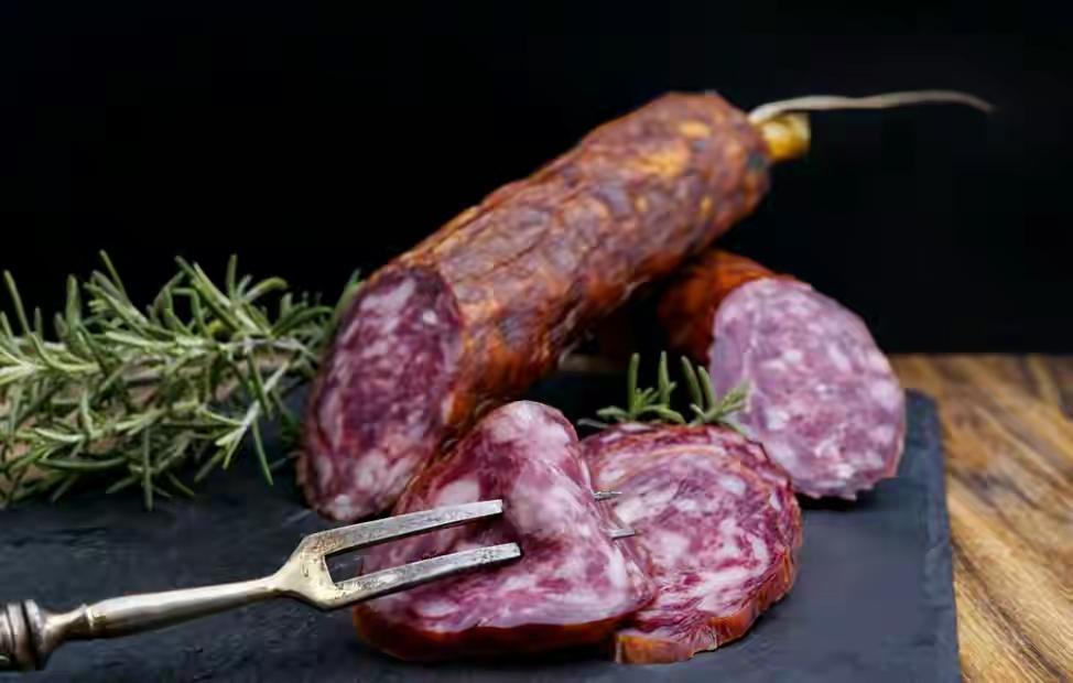 一年卖猪肉赚了400万,卖猪肉小伙年入700万