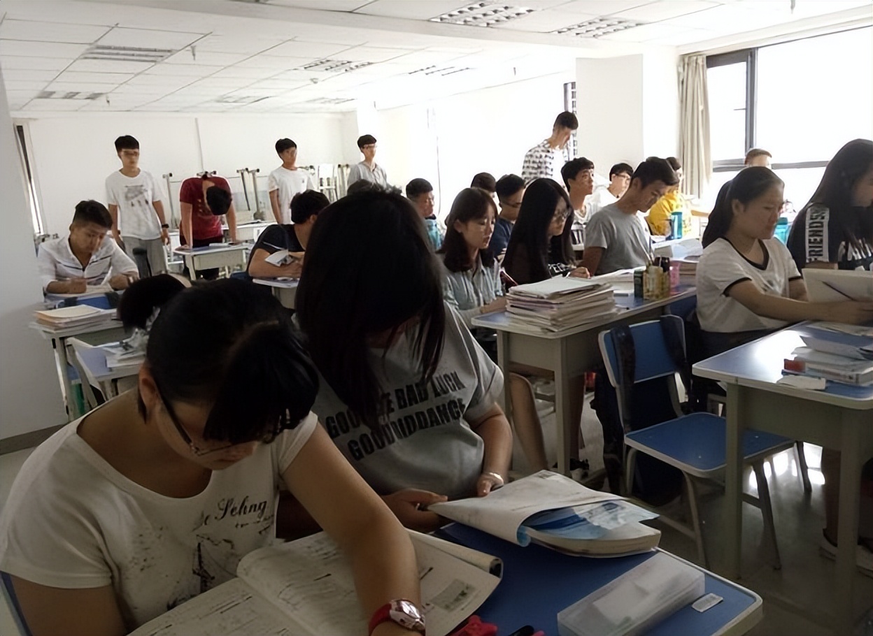 03年轰动中央的大案，19岁少年偷走高考试卷，万千考生因此落榜