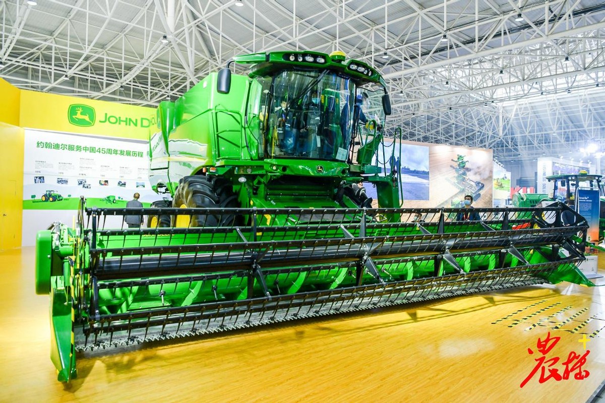 2024款最新联合收割机价格表,2022年联合收割机多少钱一台