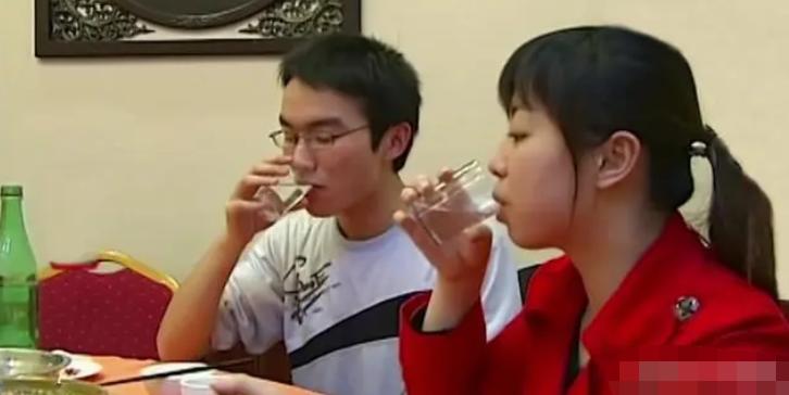 千杯不醉女孩刘静,湖南女孩刘静千杯不醉的视频播放