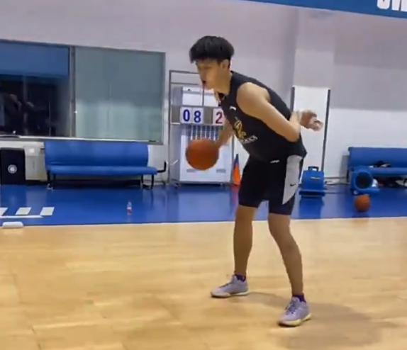 曾凡博训练短视频,曾凡博谈伤病