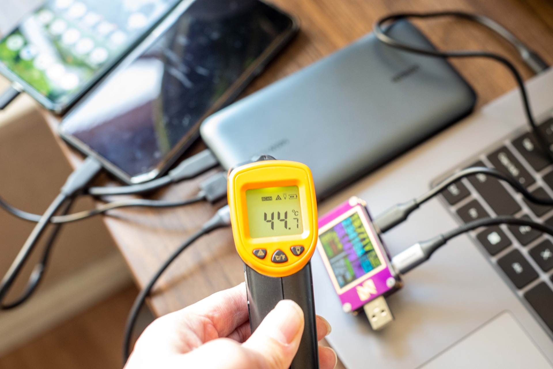 绿联145w充电宝如何开启快充,绿联充电宝双向快充