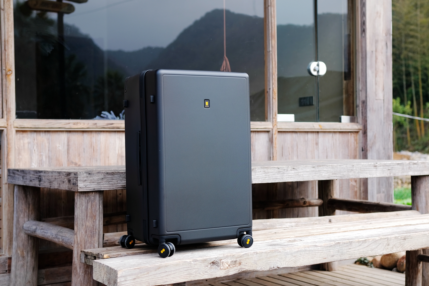 小型行李箱手提实用,重量轻且收纳量大可坐的行李箱