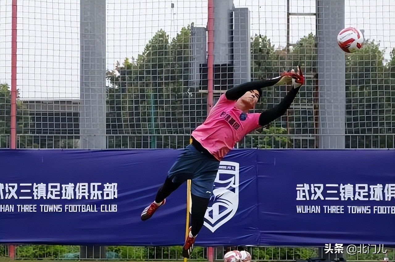 中国18岁留洋新星吞5球,中国留洋小将8岁