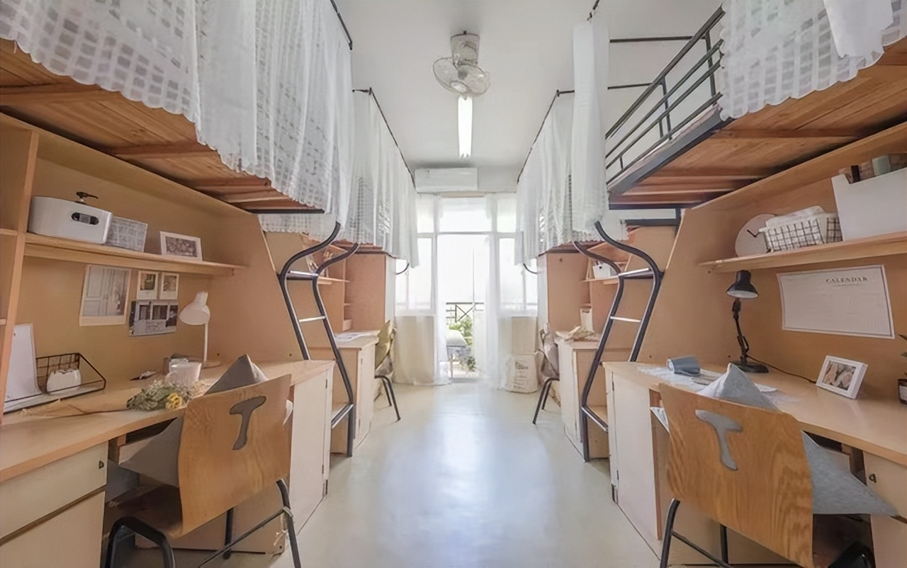 关于清华北大跟普通学校宿舍对比,北大和清北宿舍对比