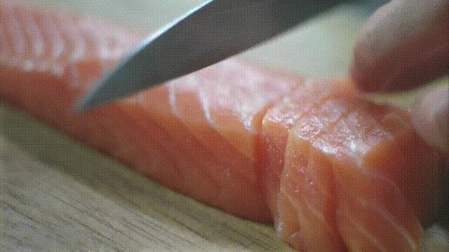 三文鱼水光真假分辨,哪种才是真正的三文鱼