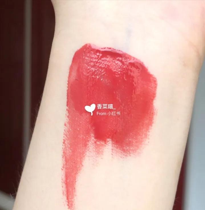 每个女生都不可能只拥有一支口红,女生一生只能买十只口红