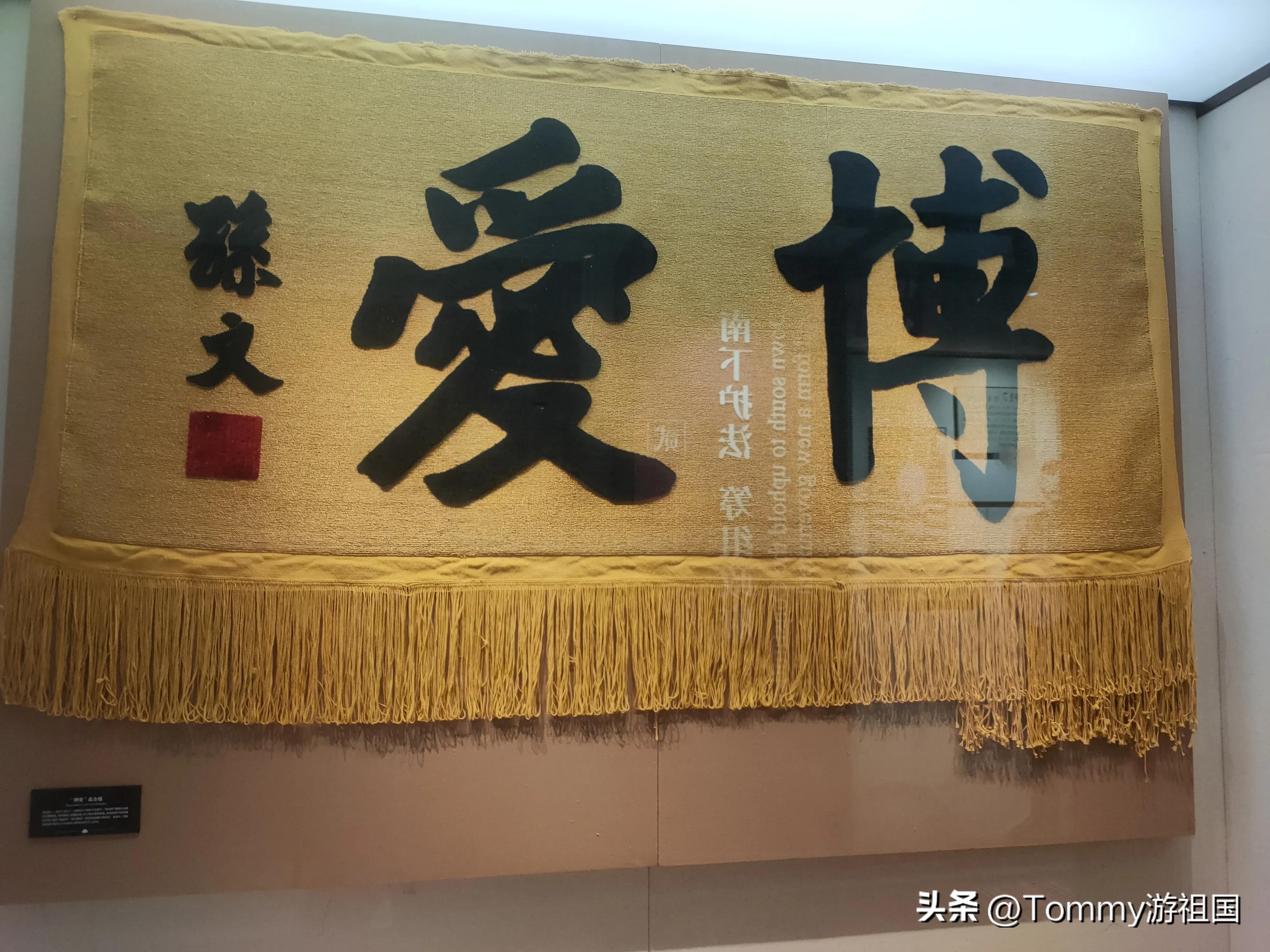 中山纪念堂木棉怒放,参观广州市中山纪念堂