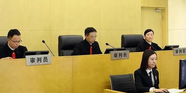 共犯的处罚根据共犯独立性,比较共犯从属理论和共犯独立理论