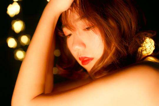 怎样淡化唇纹润唇,8种减少唇纹美白润唇的小技巧