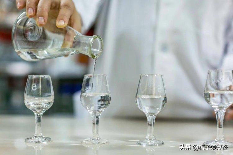 中国3款“光瓶白酒”，好喝不贵，都是100%纯粮酿，你喝过几款