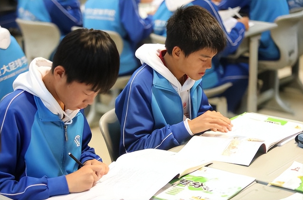 中学生浏览“颜色网站”，就算删记录也有迹可循，家长要心里有数