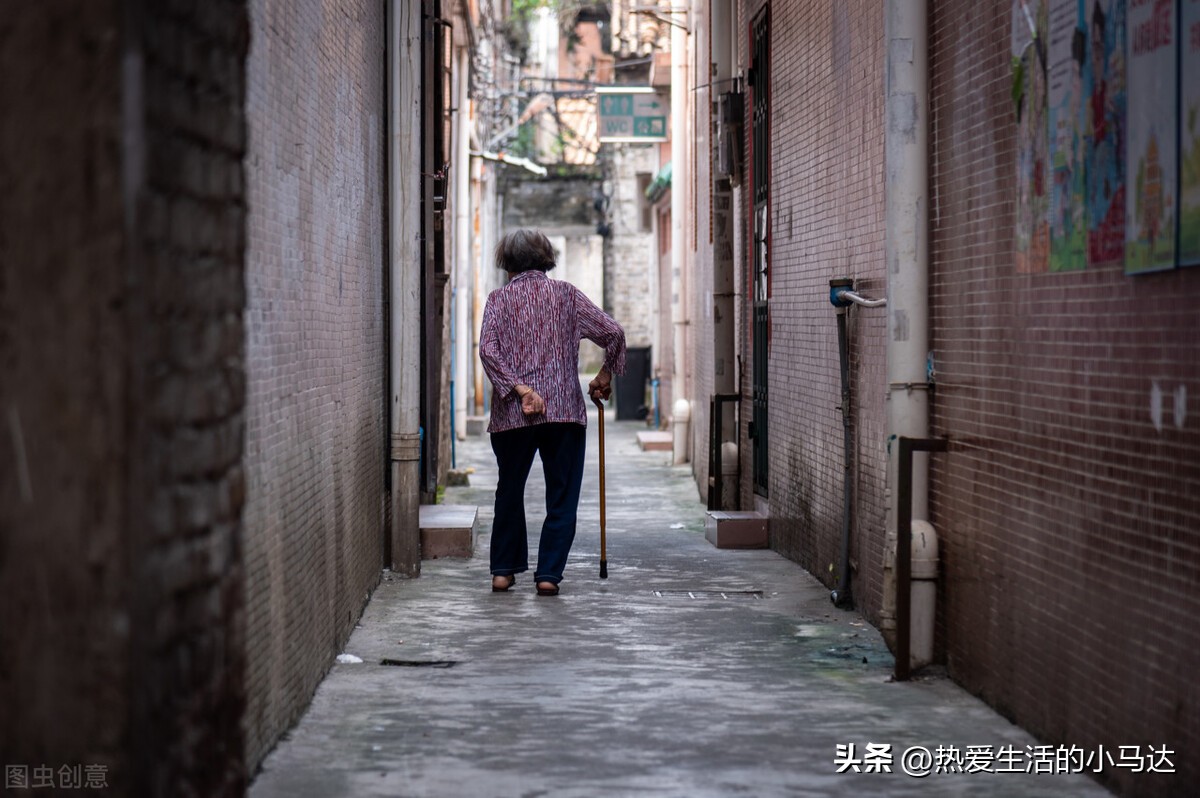 7旬老人有5个子女却没人愿意管他,9旬老人养老难题有哪些