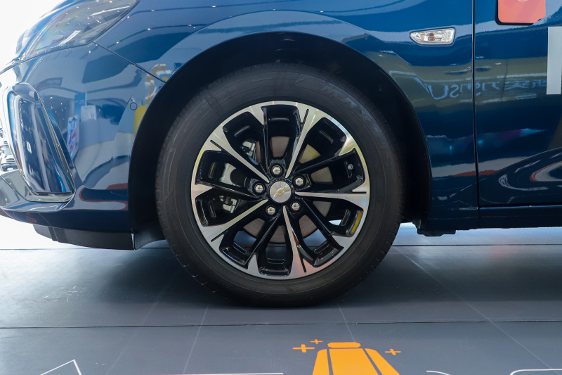 雪佛兰科鲁泽5到10万左右,雪佛兰科鲁泽20241.3t轻混什么意思