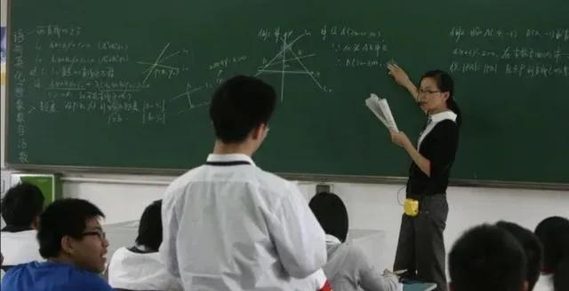 找不到合适的工作一直在家啃老,在家啃老不去找工作