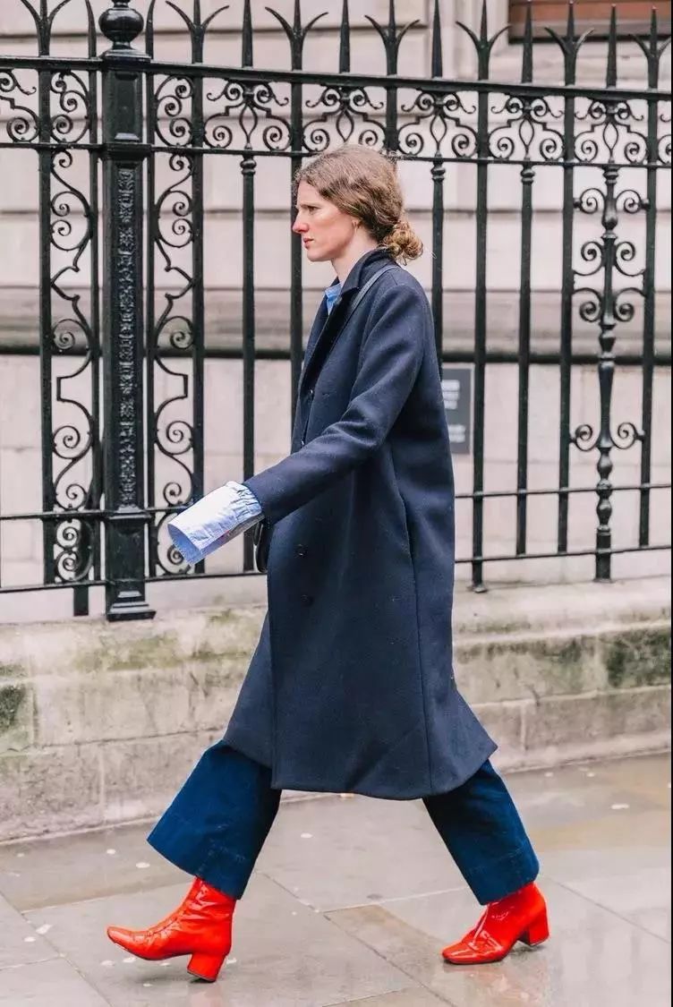 蓝色穿出秋冬高级感,蓝色穿出春天的高级感