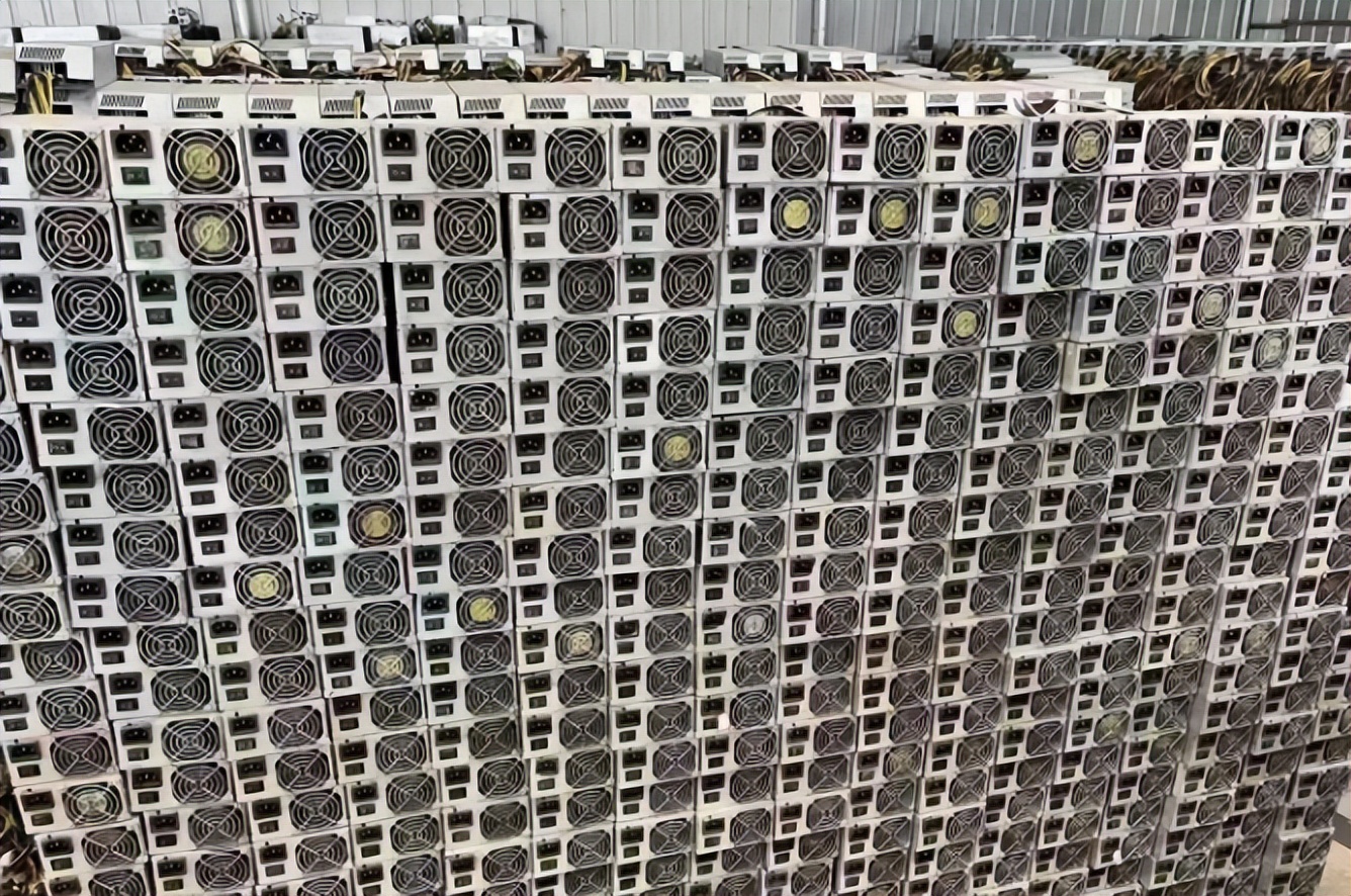 显卡暴跌，我劝你不要轻易攒机！因为，更好地选择来了