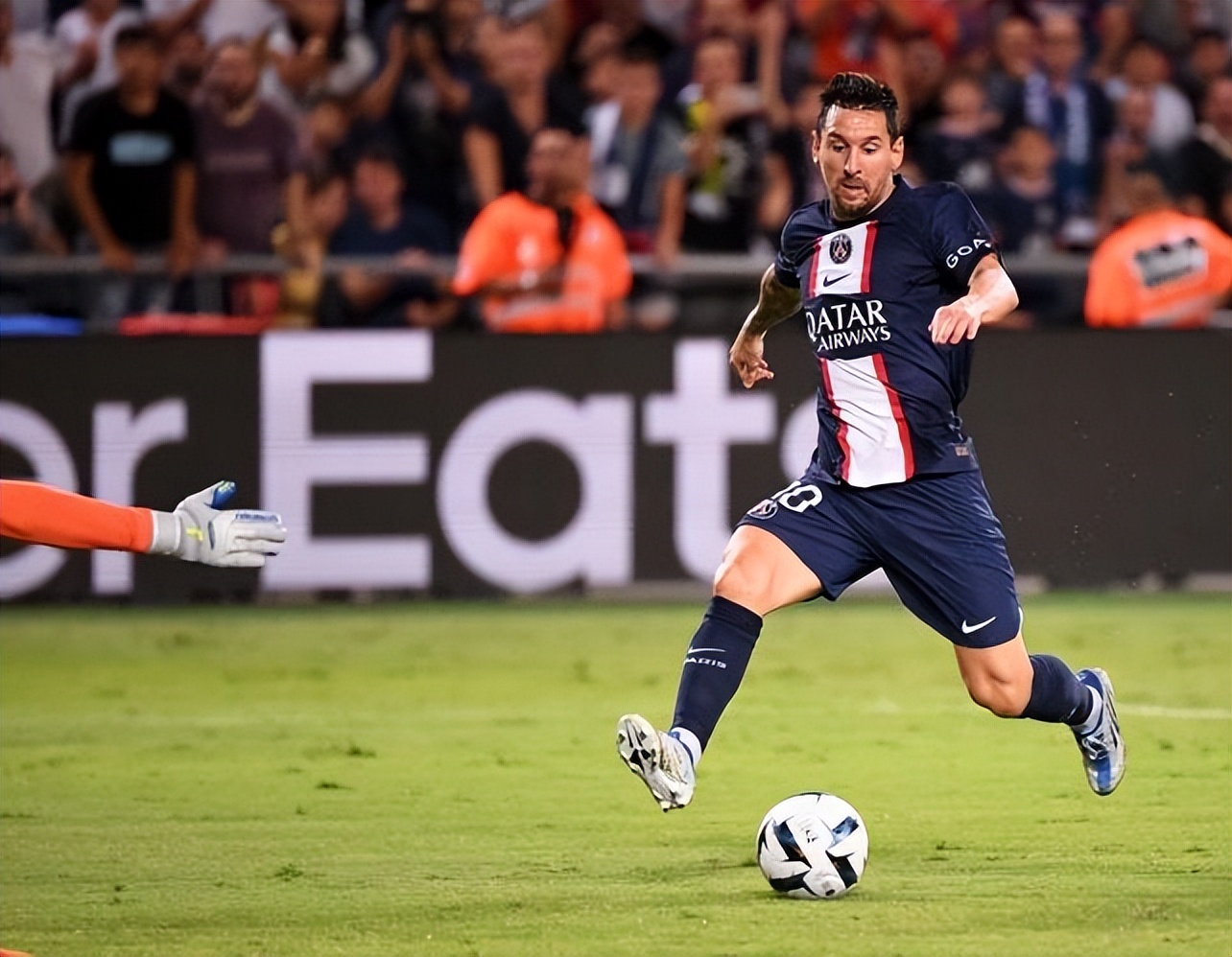 37岁的c罗禁区内晃倒对手,活久见点球踢11轮