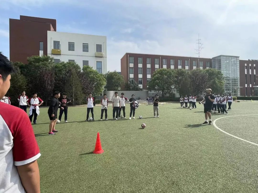 体验足球的乐趣,西班牙文化体验