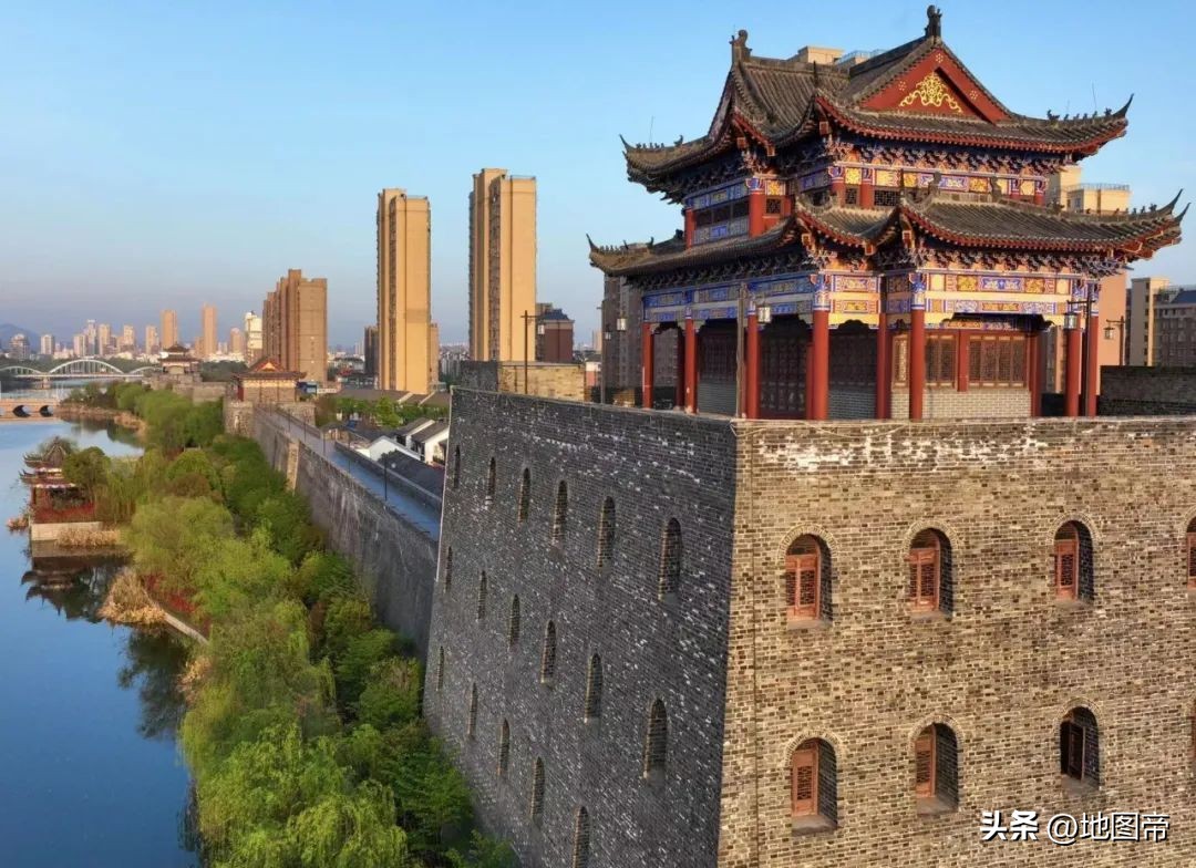 怎么从弟弟变成哥哥,怎么从小老变成大佬