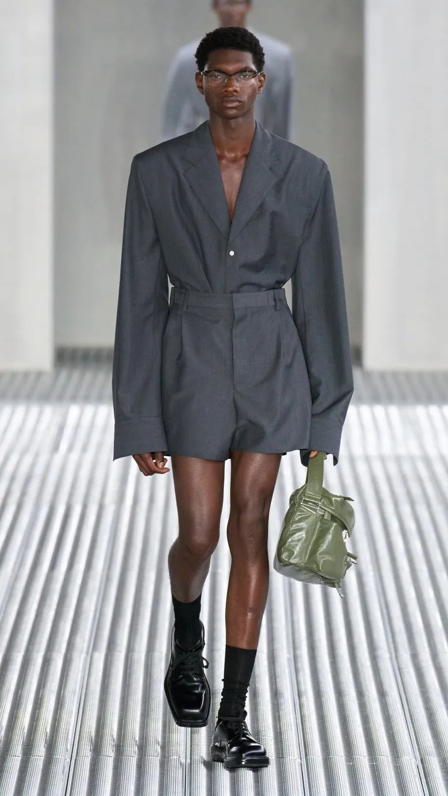 prada2024春夏男装时装秀明星,prada2024早春新款